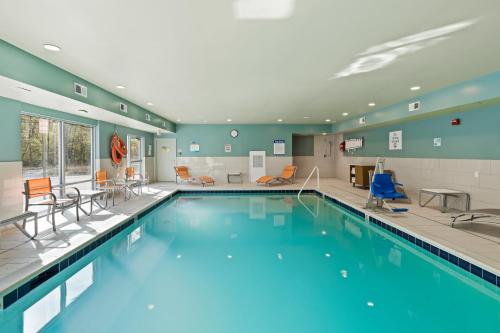 holiday inn express and suites north brunswick by ihg