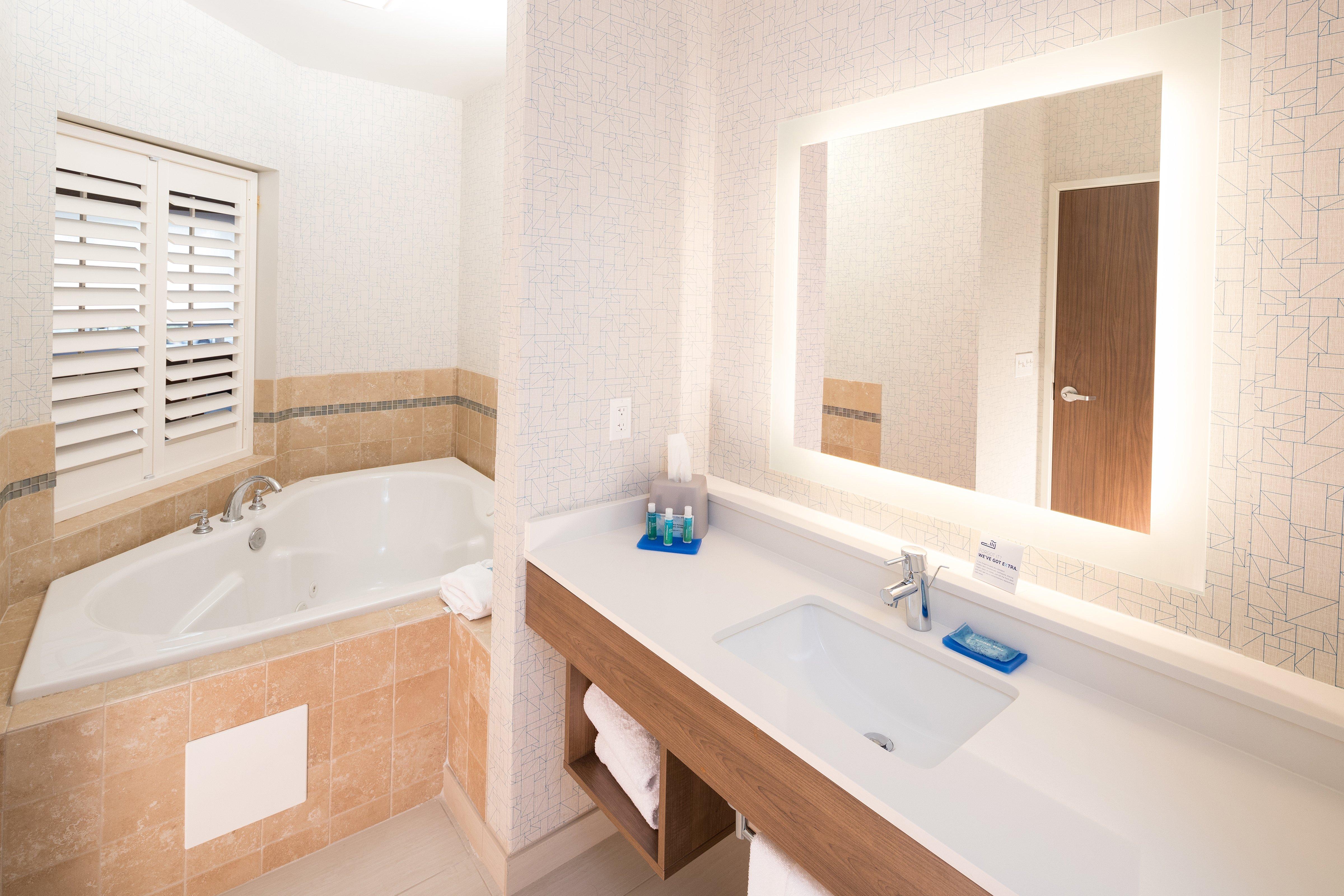 holiday inn express and suites gaylord by ihg
