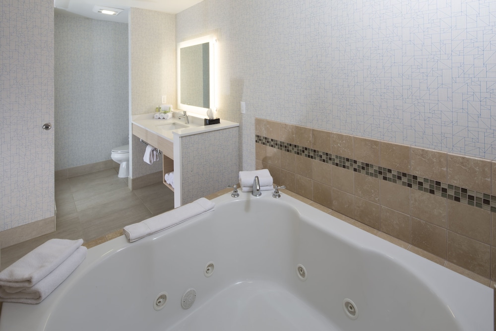 holiday inn express and suites gaylord by ihg