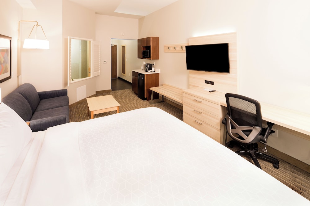 holiday inn express and suites gaylord by ihg