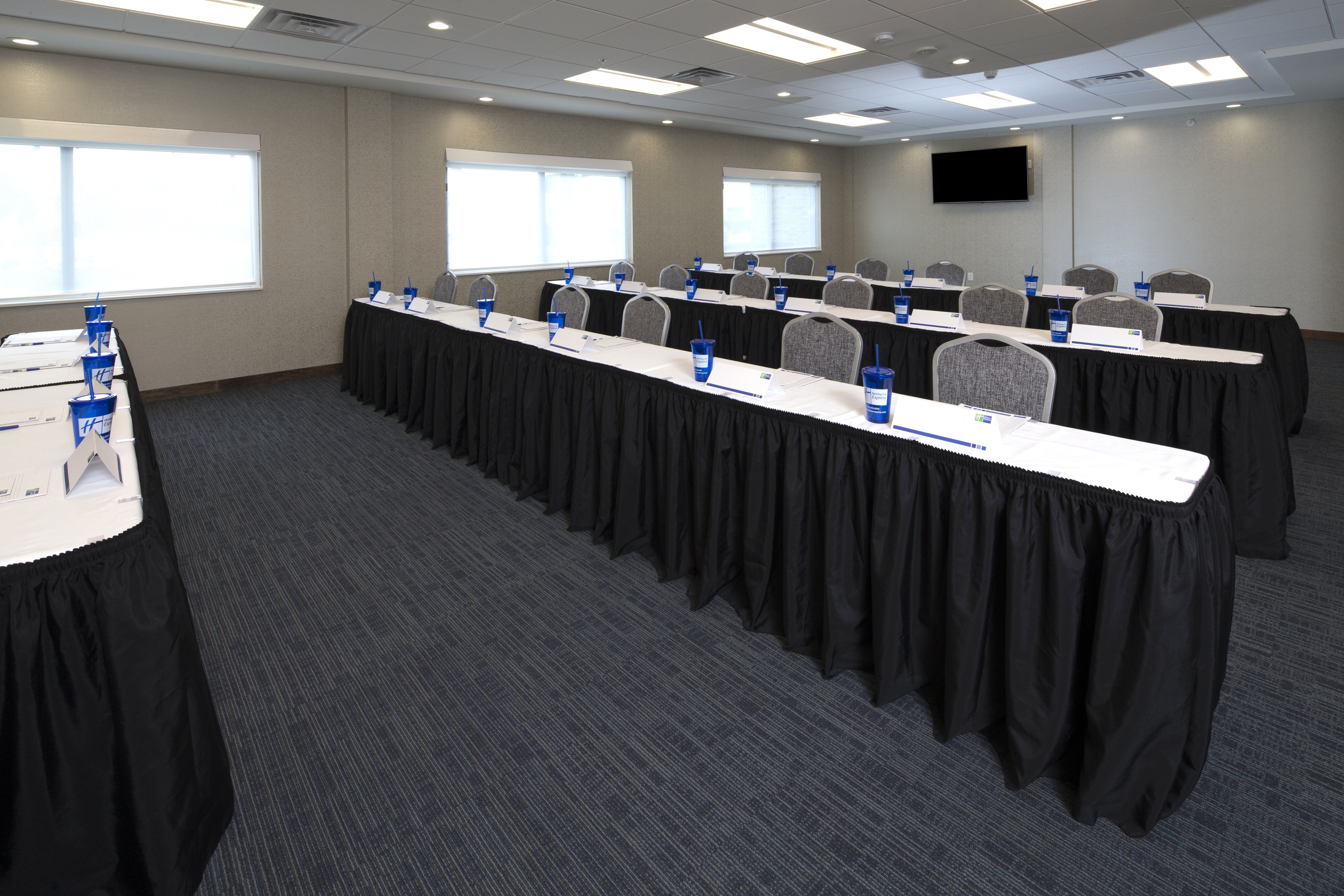holiday inn express and suites gaylord by ihg