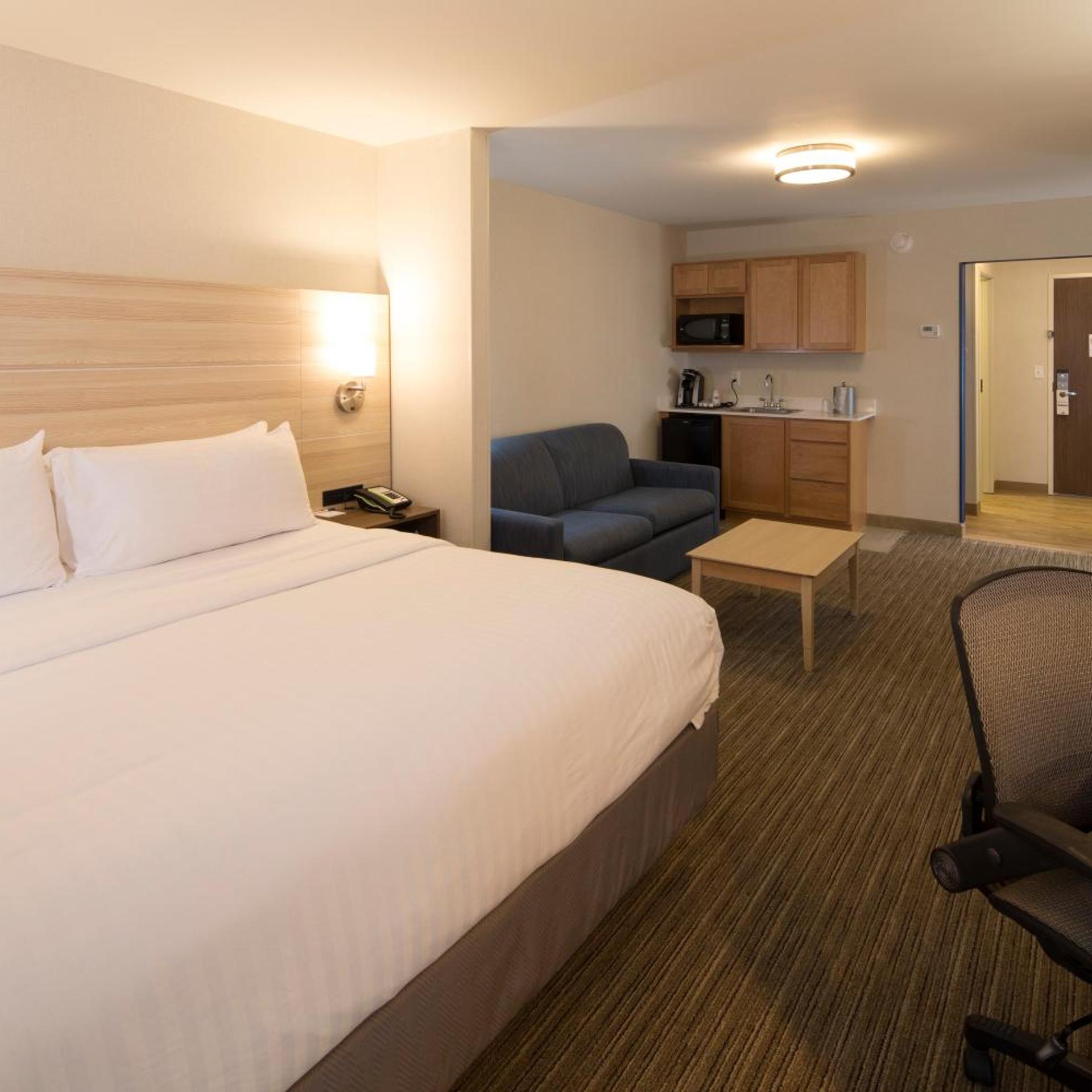 holiday inn express and suites gaylord by ihg