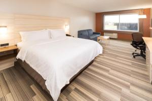 holiday inn express and suites gaylord by ihg