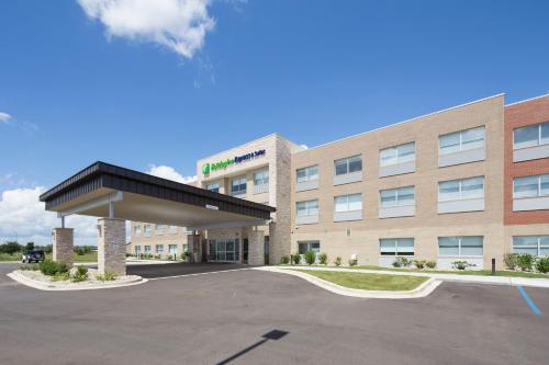 holiday inn express and suites gaylord by ihg