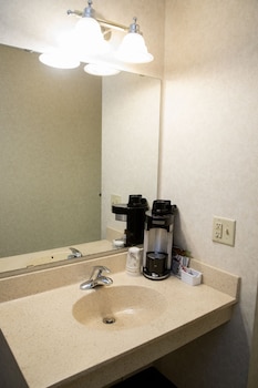 grand hinckley inn