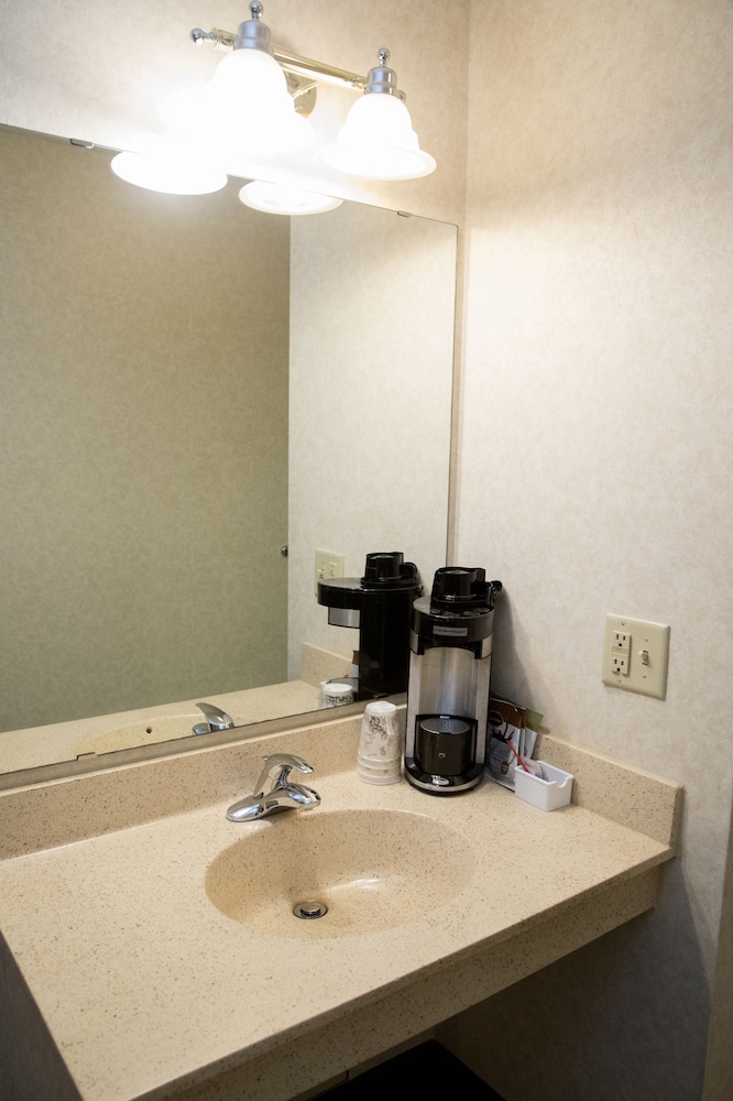 grand hinckley inn