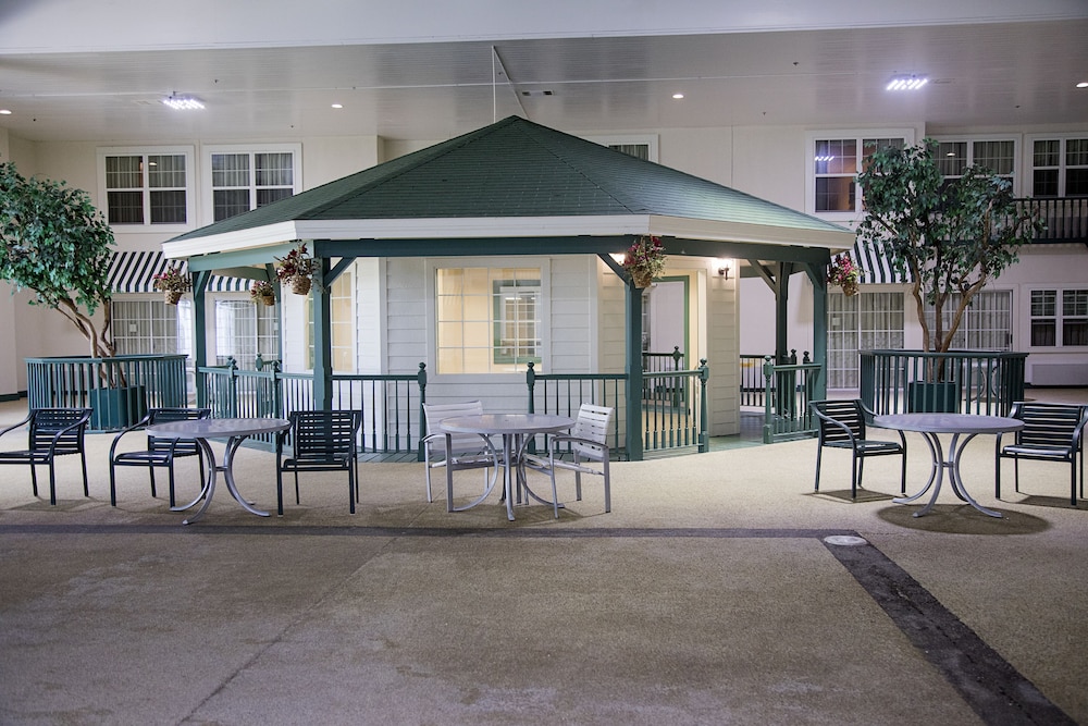 grand hinckley inn