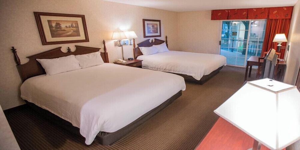 grand hinckley inn