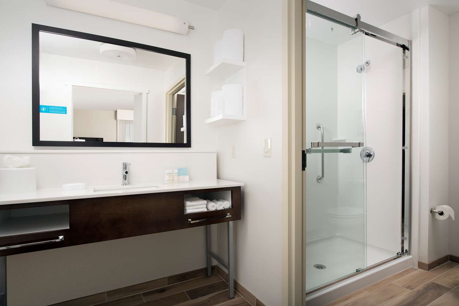 hampton inn and suites san antonio lackland afb seaworld