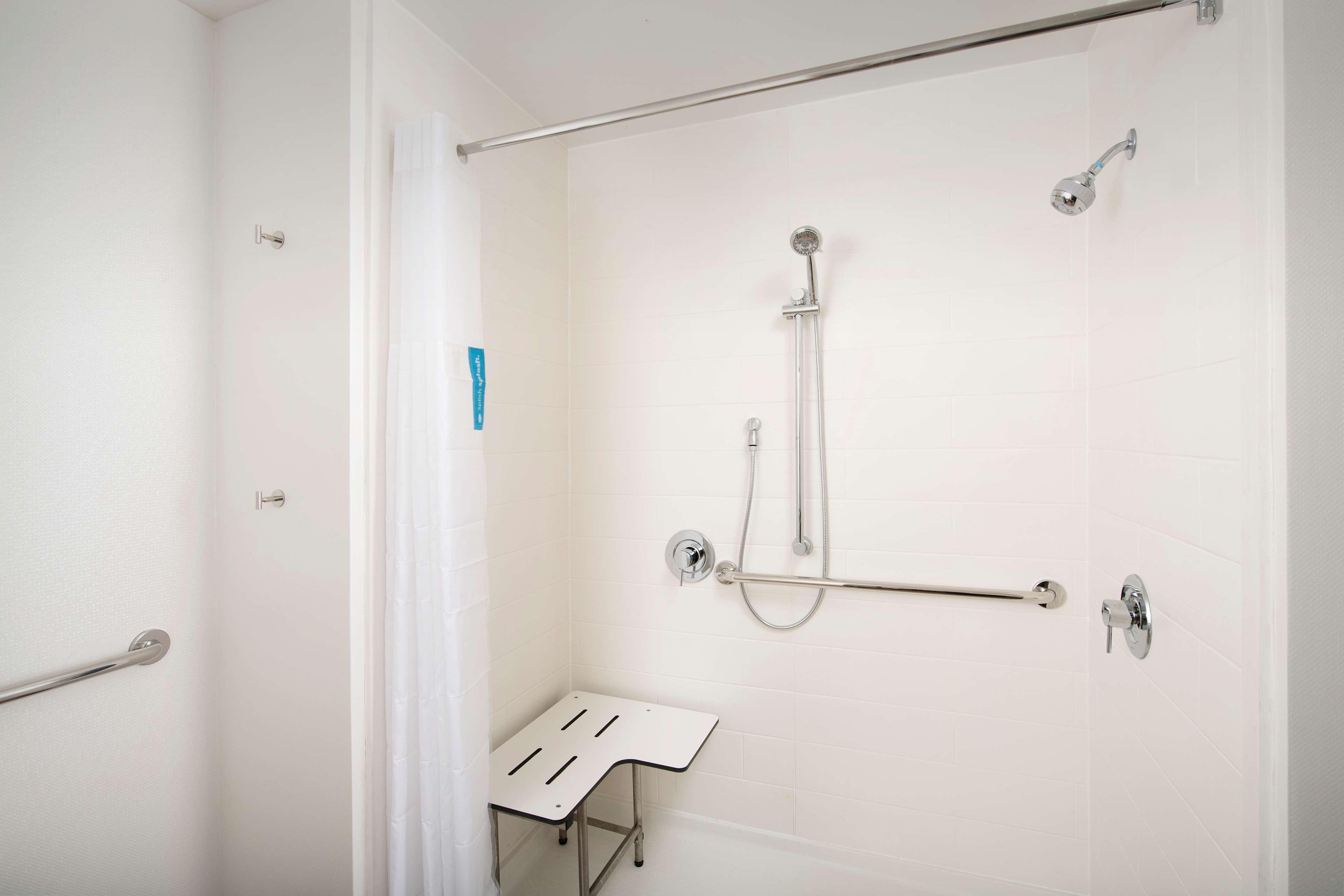 hampton inn and suites san antonio lackland afb seaworld