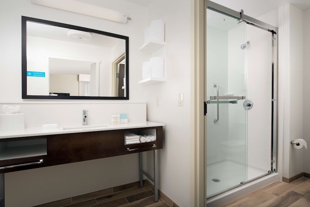 hampton inn and suites san antonio lackland afb seaworld