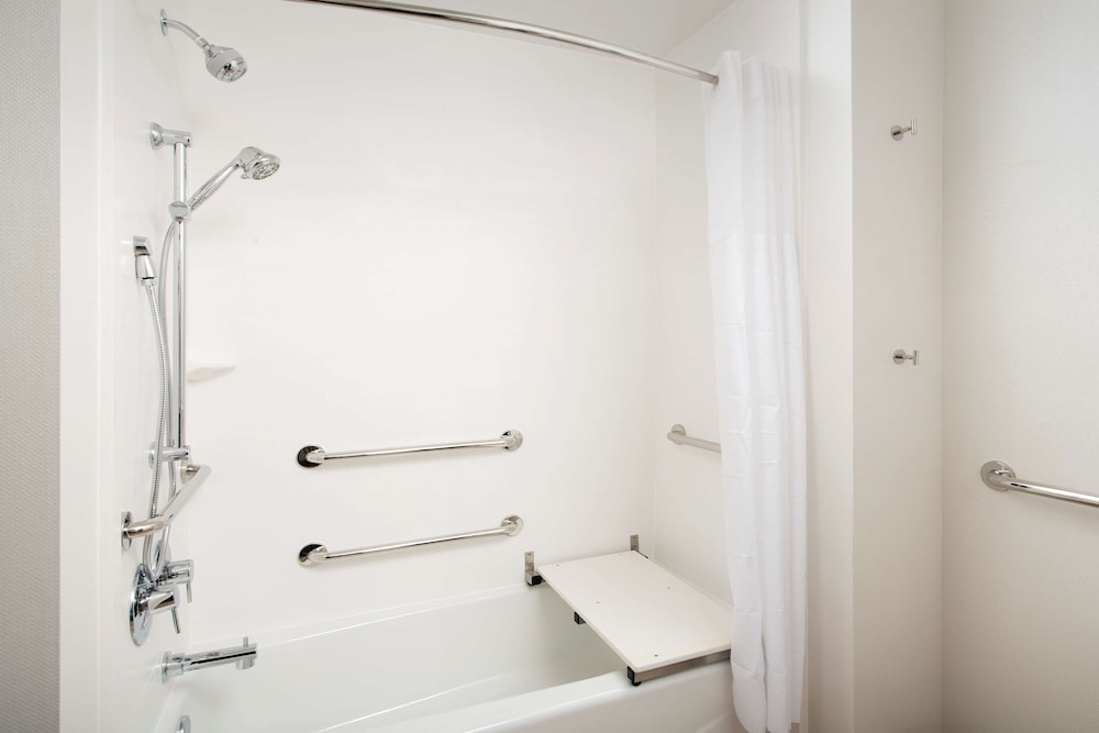 hampton inn and suites san antonio lackland afb seaworld