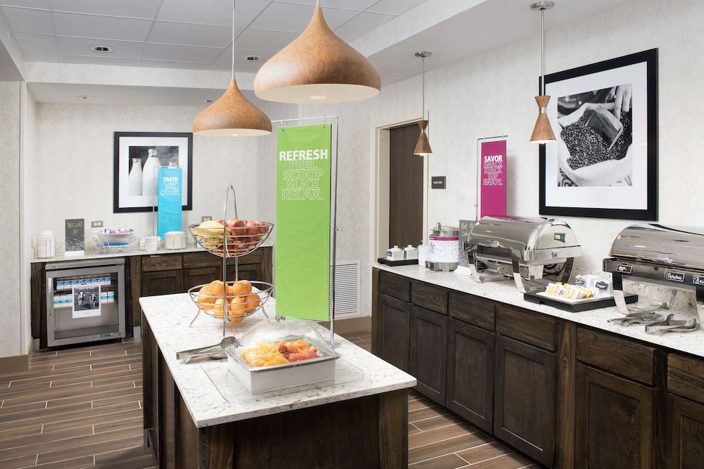 hampton inn and suites san antonio lackland afb seaworld