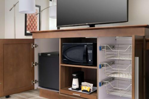 hampton inn and suites san antonio lackland afb seaworld