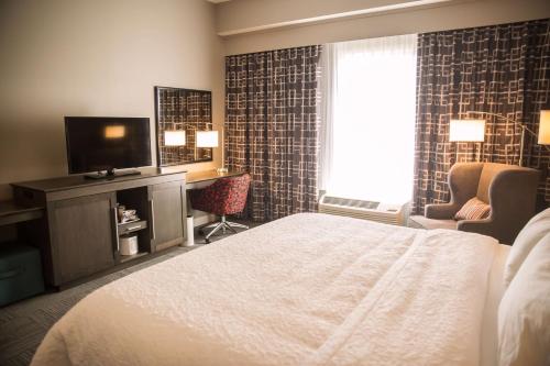 hampton inn pontiac