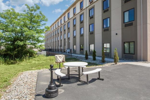 sleep inn and suites middletown goshen