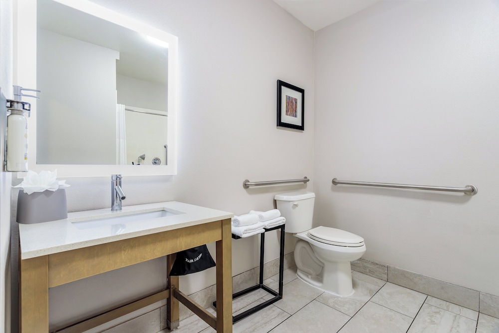 holiday inn express and suites memphis arpt elvis presley blv
