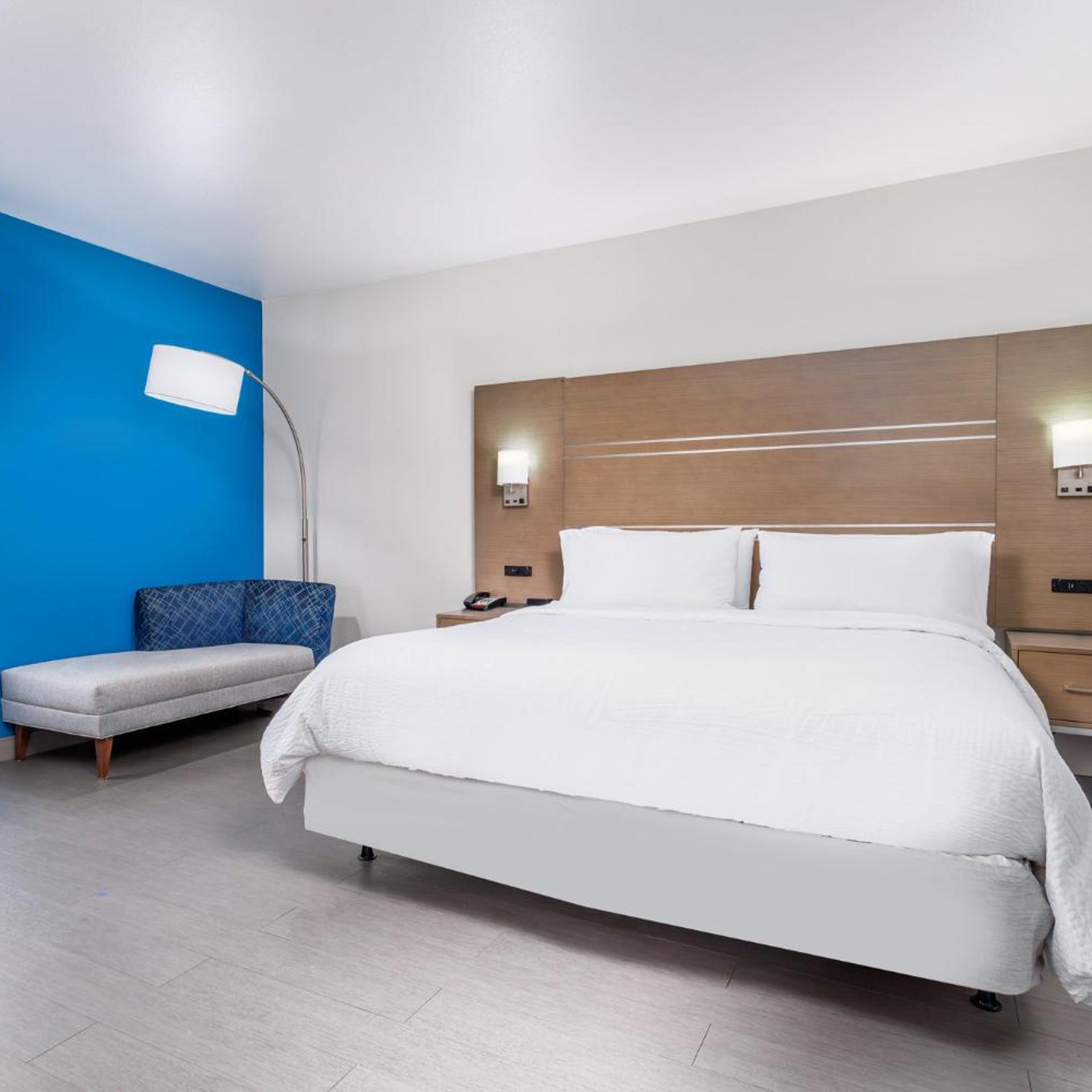 holiday inn express and suites memphis arpt elvis presley blv