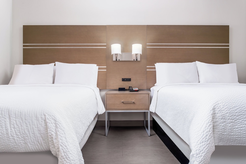 holiday inn express and suites memphis arpt elvis presley blv