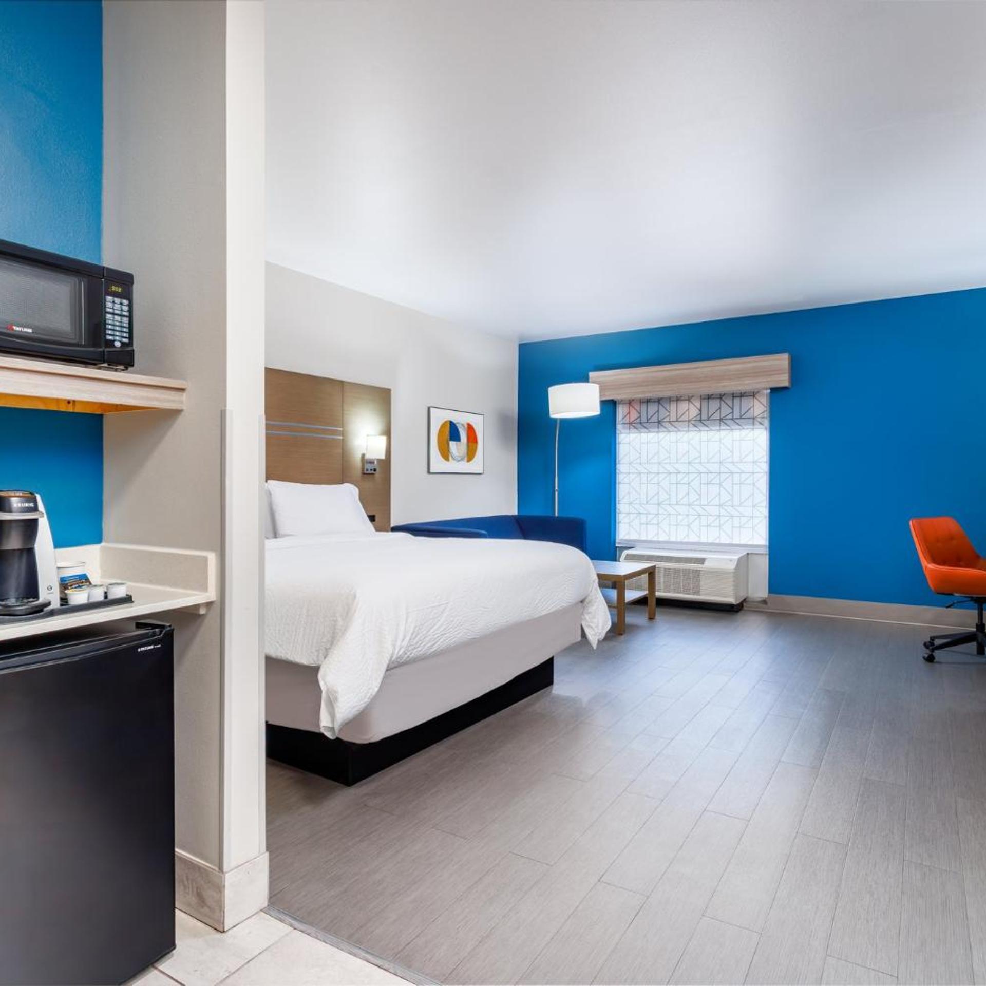 holiday inn express and suites memphis arpt elvis presley blv