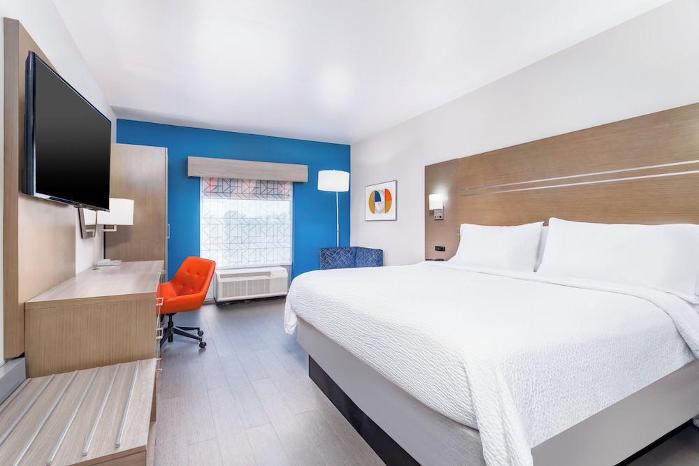 holiday inn express and suites memphis arpt elvis presley blv