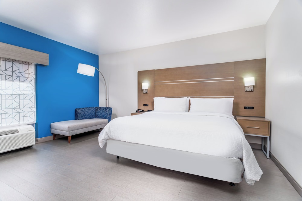 holiday inn express and suites memphis arpt elvis presley blv