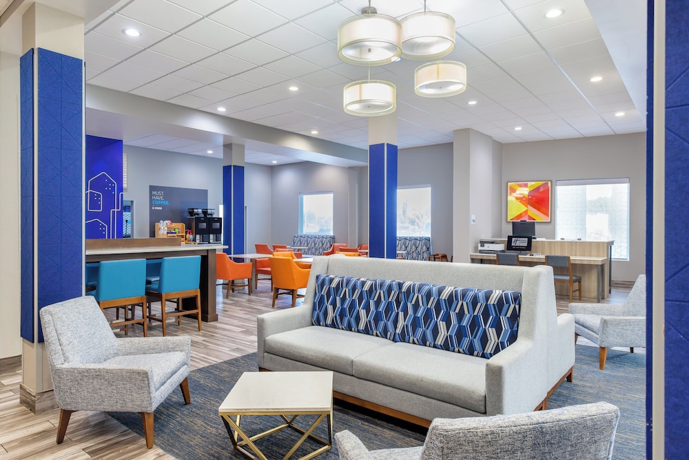 holiday inn express and suites memphis arpt elvis presley blv