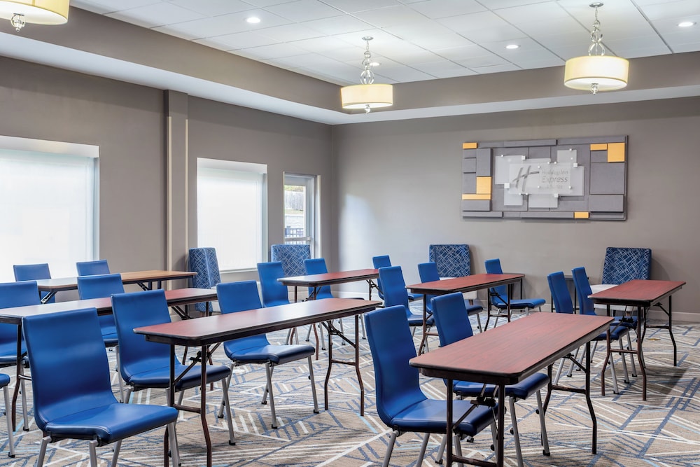 holiday inn express and suites memphis arpt elvis presley blv