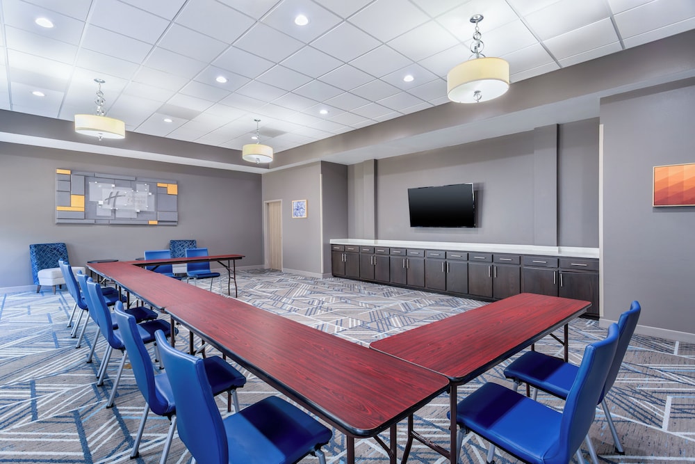 holiday inn express and suites memphis arpt elvis presley blv