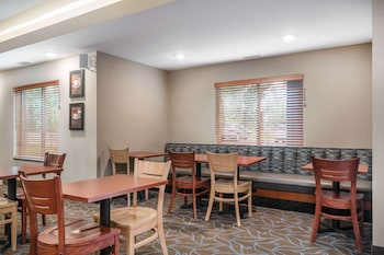 Americinn By Wyndham Winona,Winona>>Rushford,3 star