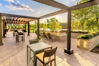 courtyard by marriott appleton riverfront