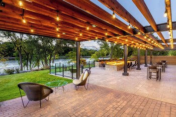 courtyard by marriott appleton riverfront