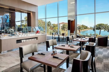 Ac Hotel By Marriott San Francisco Airport Oyster Point/Waterfront,San Francisco>>Half Moon Bay,4 star