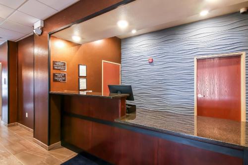 cobblestone inn and suites at uw stout downtown menomonie