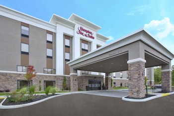 hampton inn and suites oakwood village cleveland