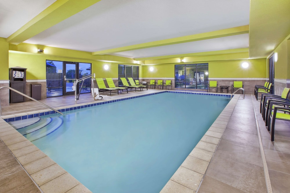 hampton inn and suites oakwood village cleveland