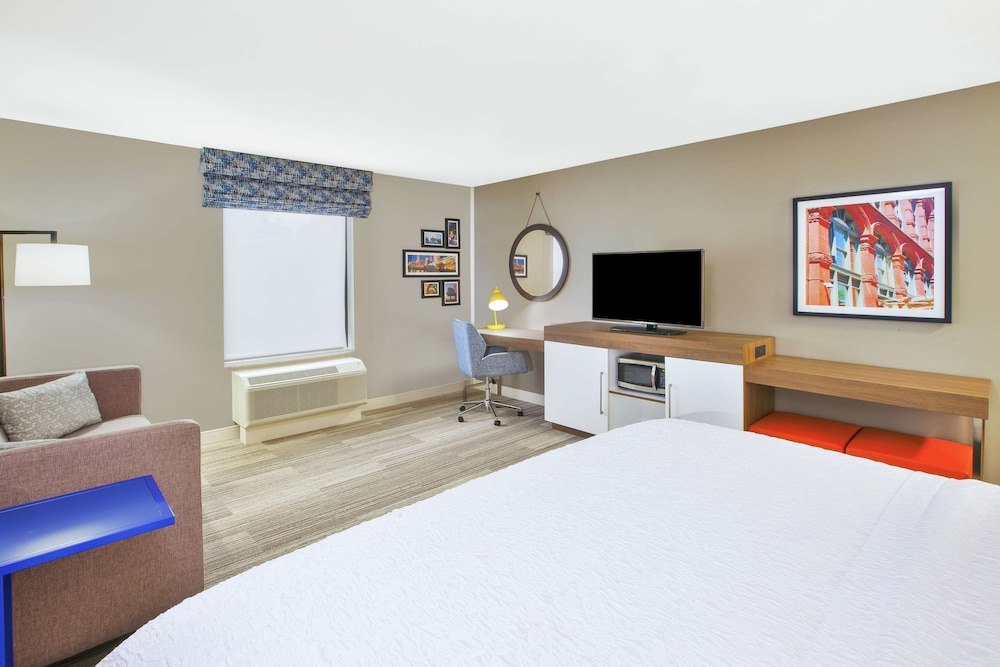 hampton inn and suites oakwood village cleveland