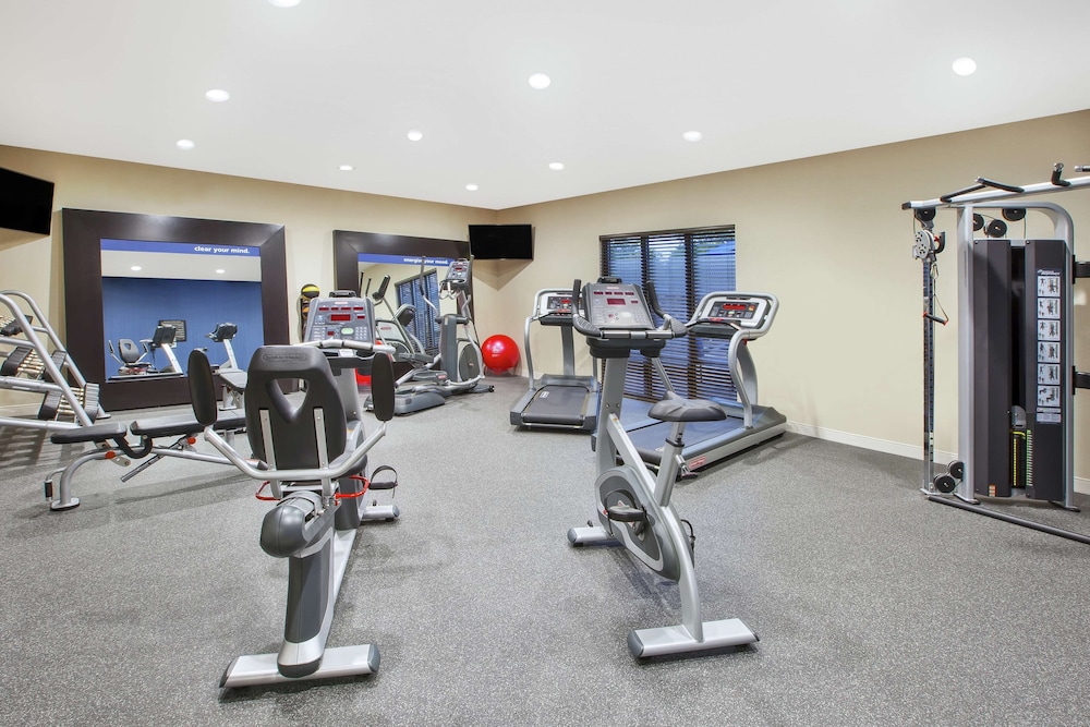 hampton inn and suites oakwood village cleveland