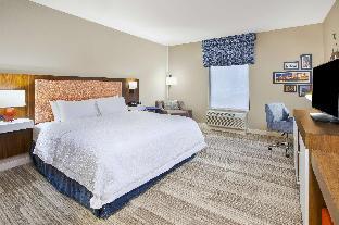 hampton inn and suites oakwood village cleveland
