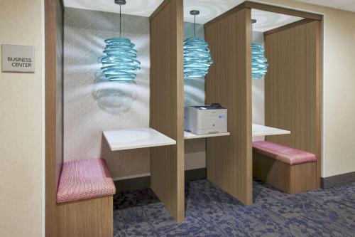 hampton inn and suites oakwood village cleveland