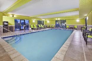 hampton inn and suites oakwood village cleveland
