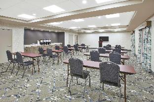 hampton inn and suites oakwood village cleveland