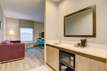 hampton inn and suites boston stoughton