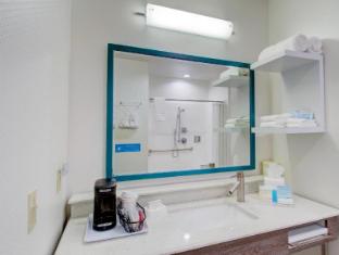 hampton inn and suites boston stoughton