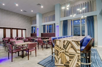 Hampton Inn & Suites Boston/Stoughton,Bridgewater>>Boston,3 star