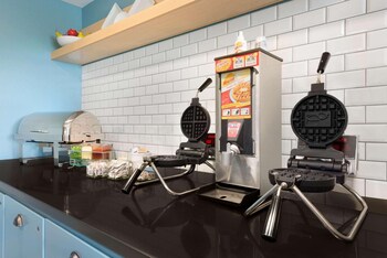 country inn and suites by radisson indianola ia