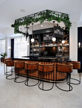 hotel dello ft lauderdale airport tapestry collection by hilton