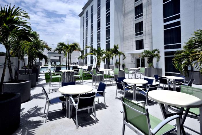 hotel dello ft lauderdale airport tapestry collection by hilton