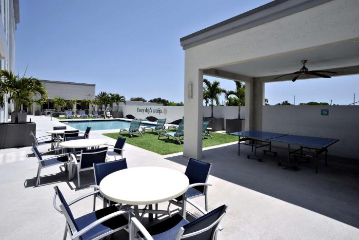 hotel dello ft lauderdale airport tapestry collection by hilton
