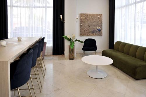 hotel dello ft lauderdale airport tapestry collection by hilton